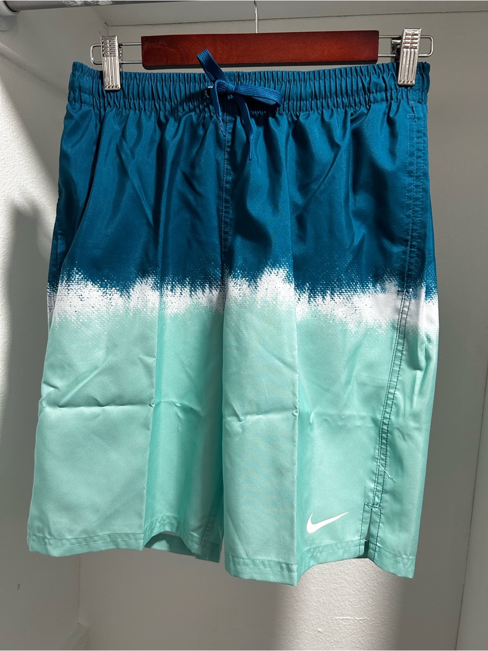 Nike 9-Inch Breaker Ocean Merge Swim Shorts. S. NWT